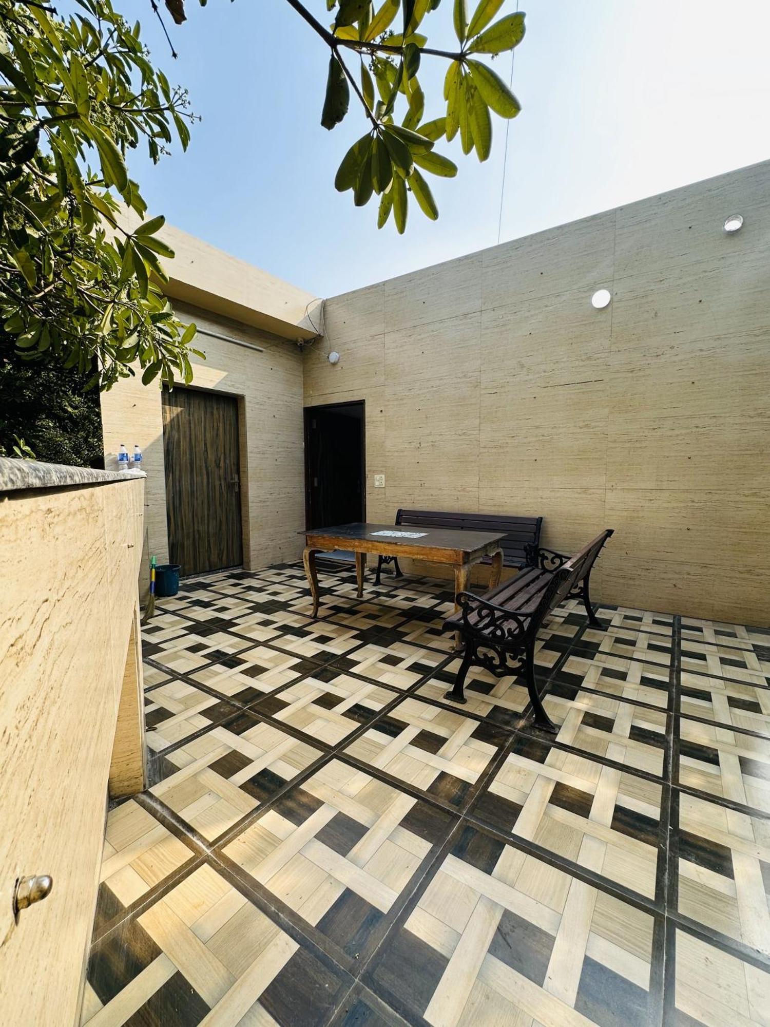Golden Bed And Breakfast- High Quality Rooms In South Ex-1 D Block نيودلهي المظهر الخارجي الصورة